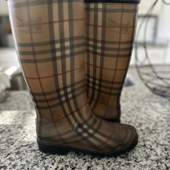 Burberry Boots - Picture 1 of 4